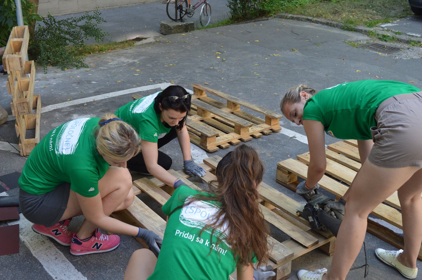 Komunitné centrum má novú knižnicu pre svojich klientov