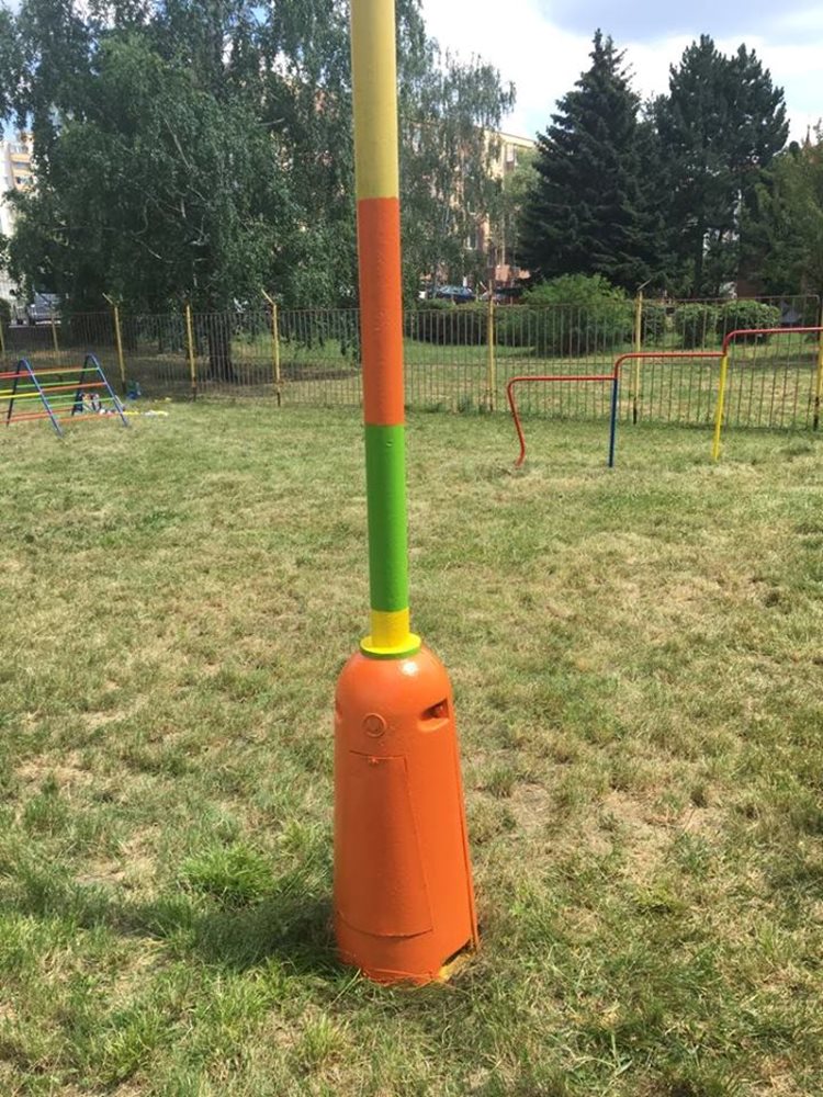 21.06. 2018 zrevitalizujeme detské ihrisko v azylovom dome Emauzy