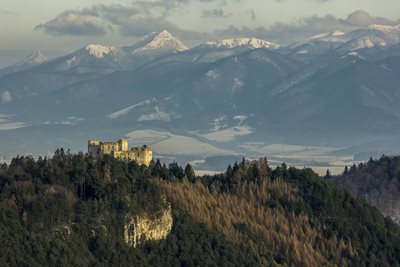 Hrad Lietava sa upratuje 14. 5. 2016